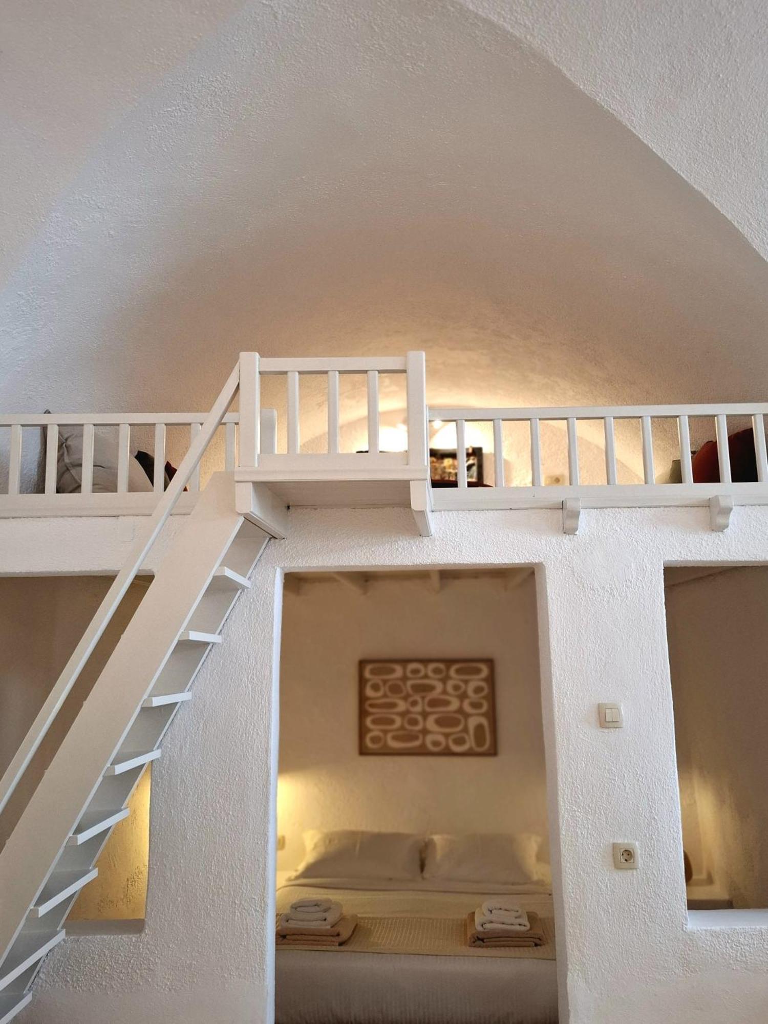 Mardanza Krokos Suites Imerovígli Buitenkant foto