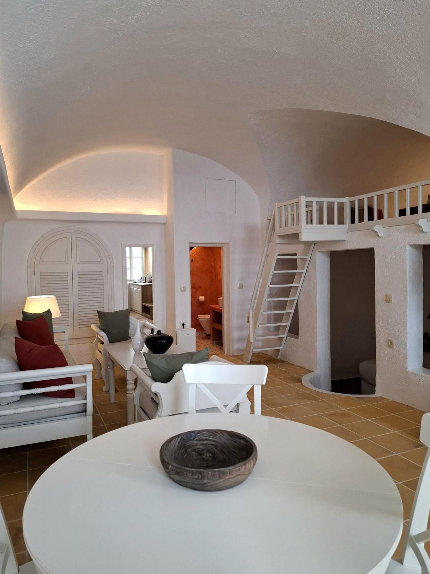 Mardanza Krokos Suites Imerovígli Buitenkant foto