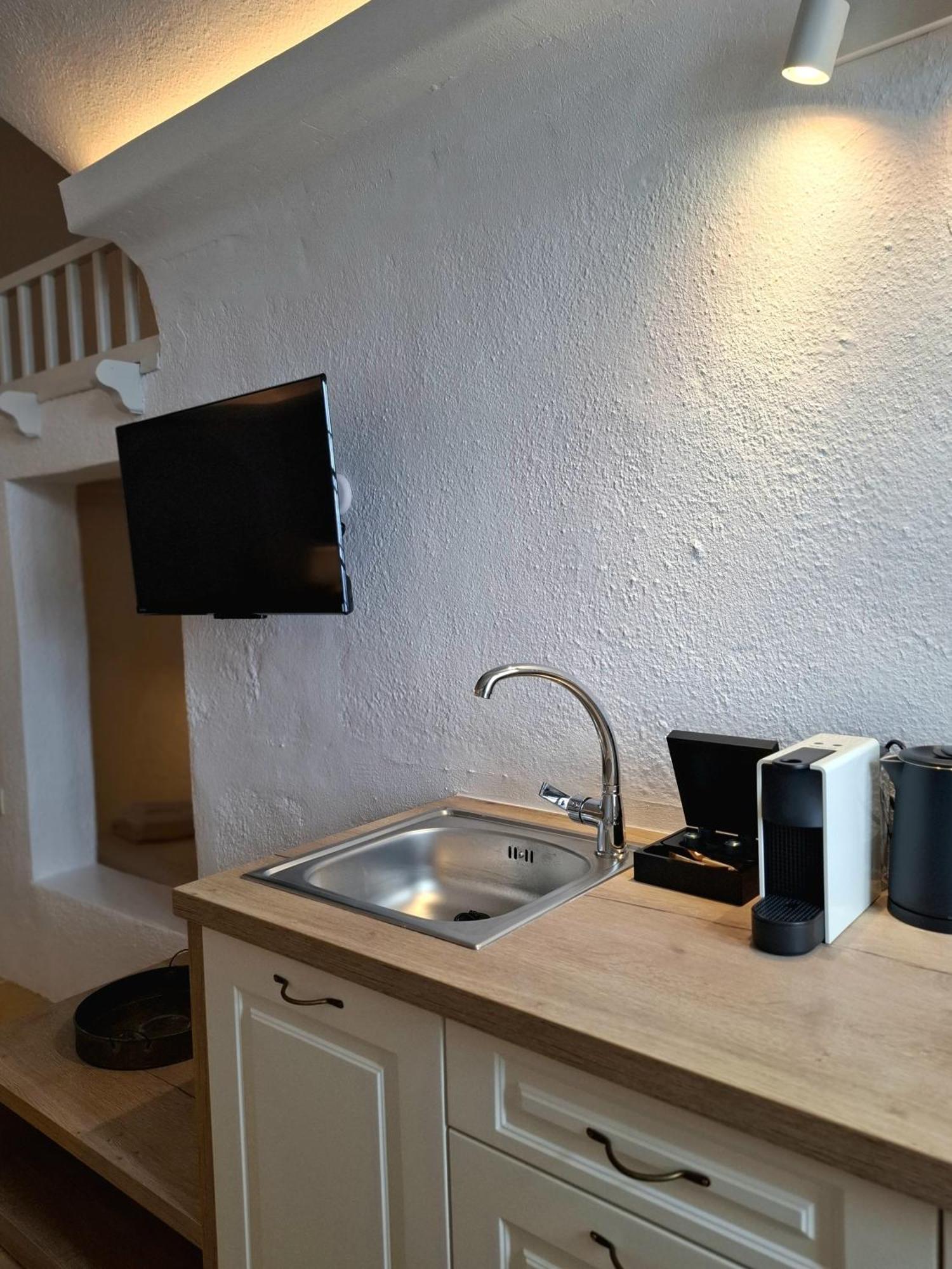 Mardanza Krokos Suites Imerovígli Buitenkant foto